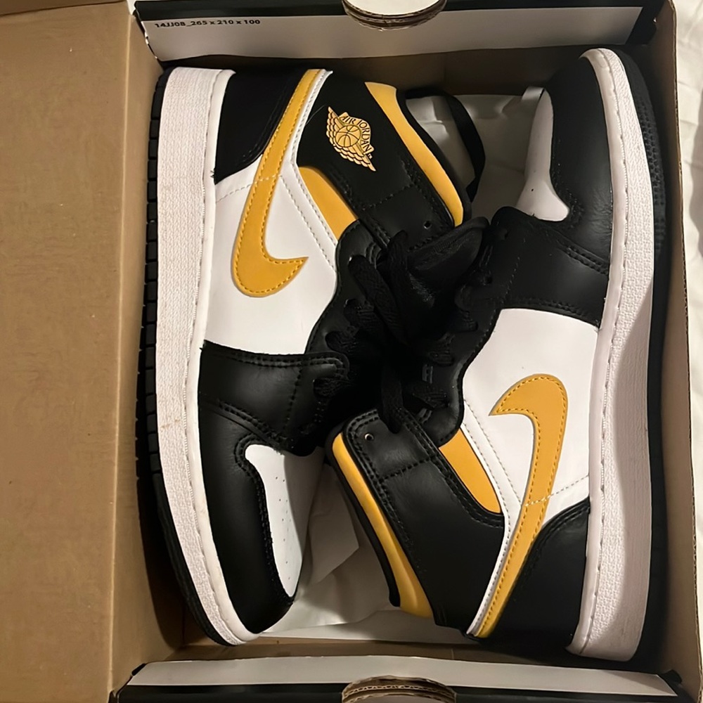 AIR JORDAN 1 MID